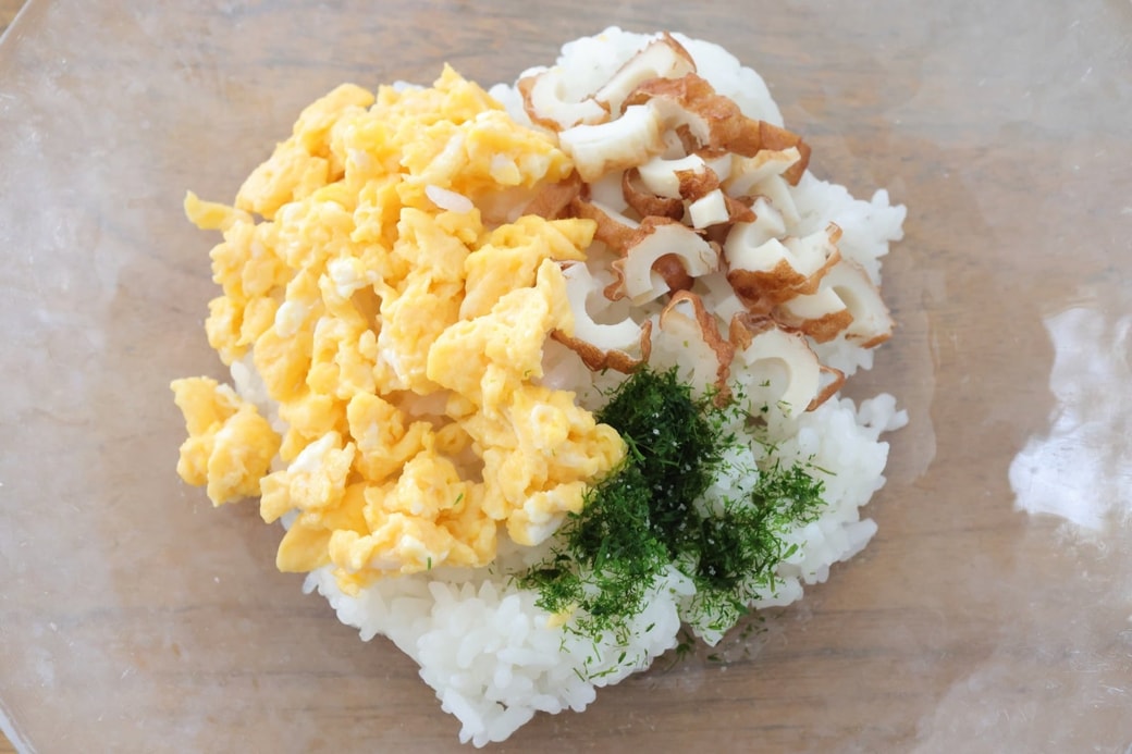 「ちくわとたまごと青のりおにぎり」