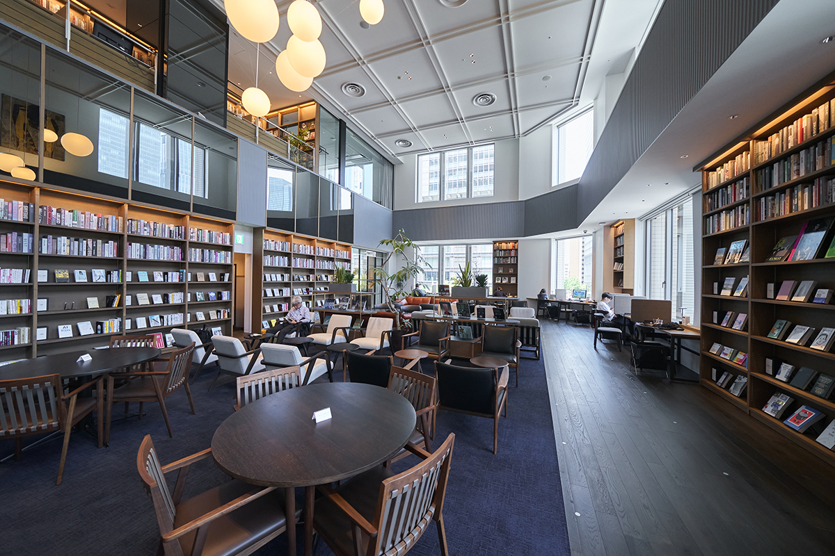 「TSUTAYA BOOKSTORE MARUNOUCHI」店内